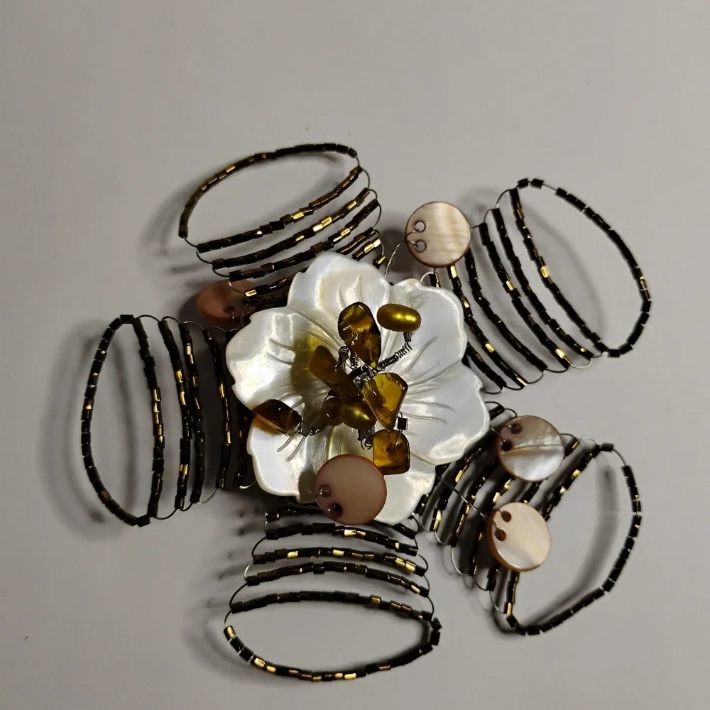 Beautiful Artisans Handmade‎ Floral Mother of Pearl and Glass Beaded Brooch